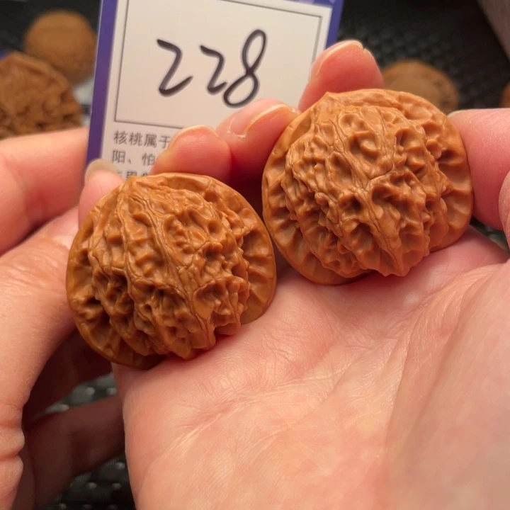 文玩核桃把件39红灯228