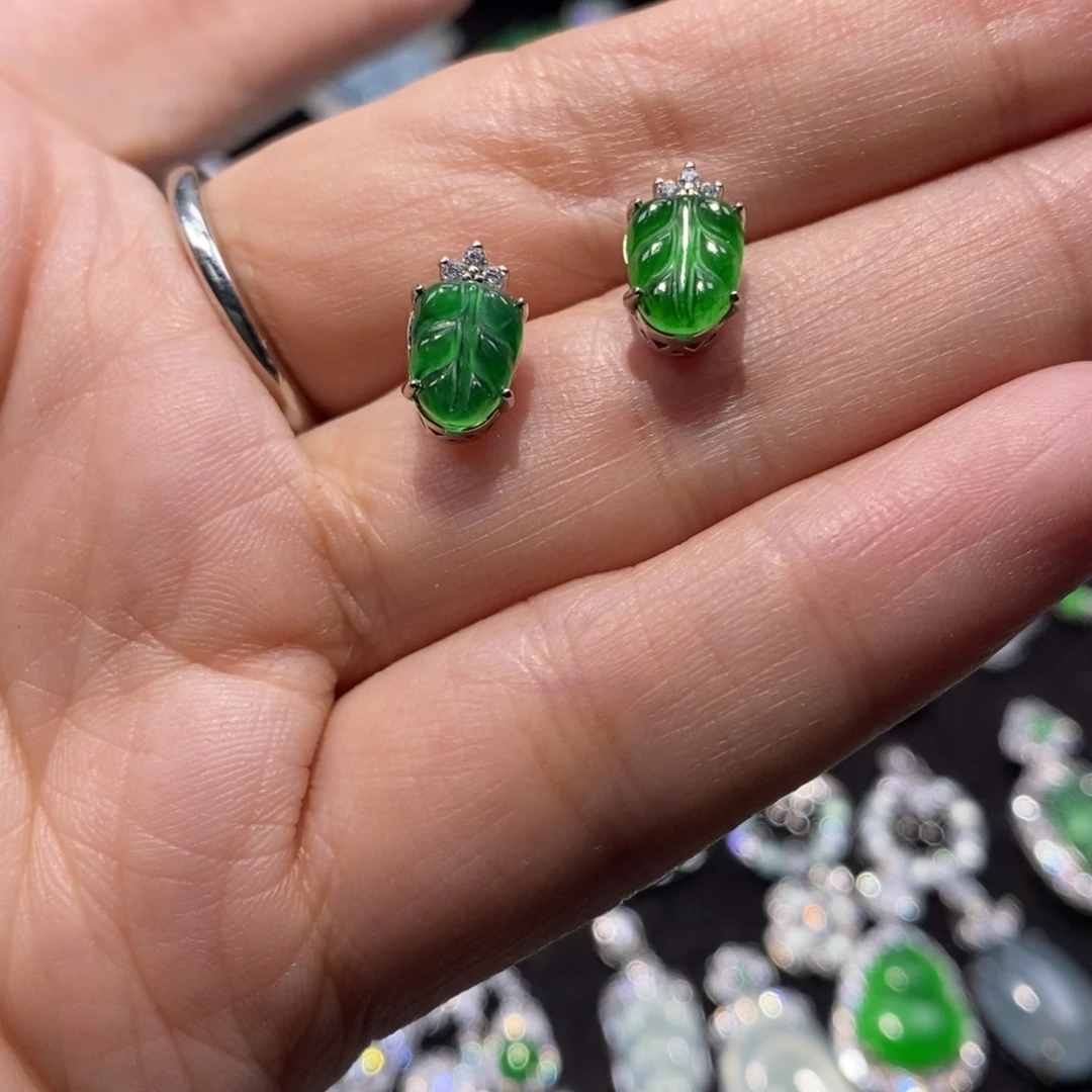 昕****翡翠未镶嵌颈饰翡翠