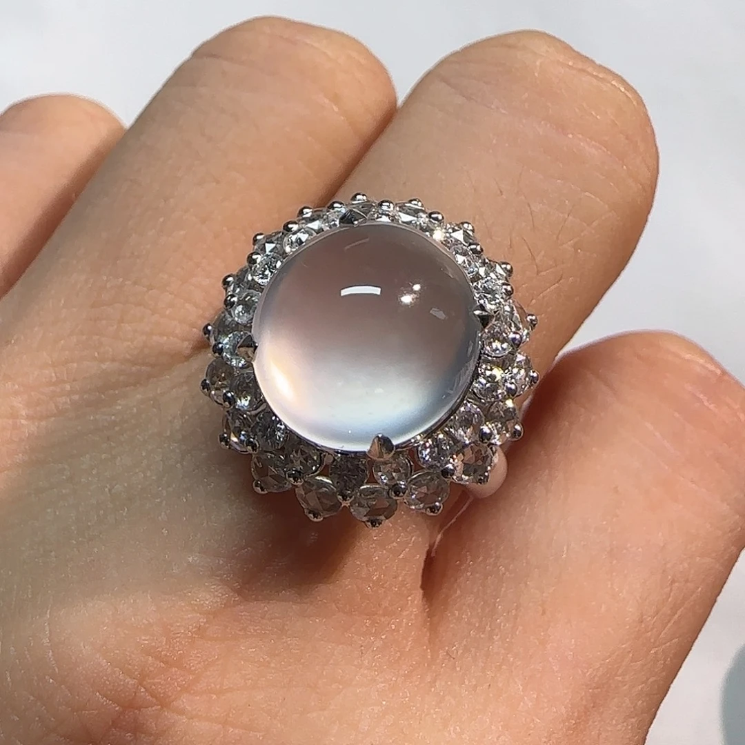 翡翠18K金镶嵌戒指蛋面