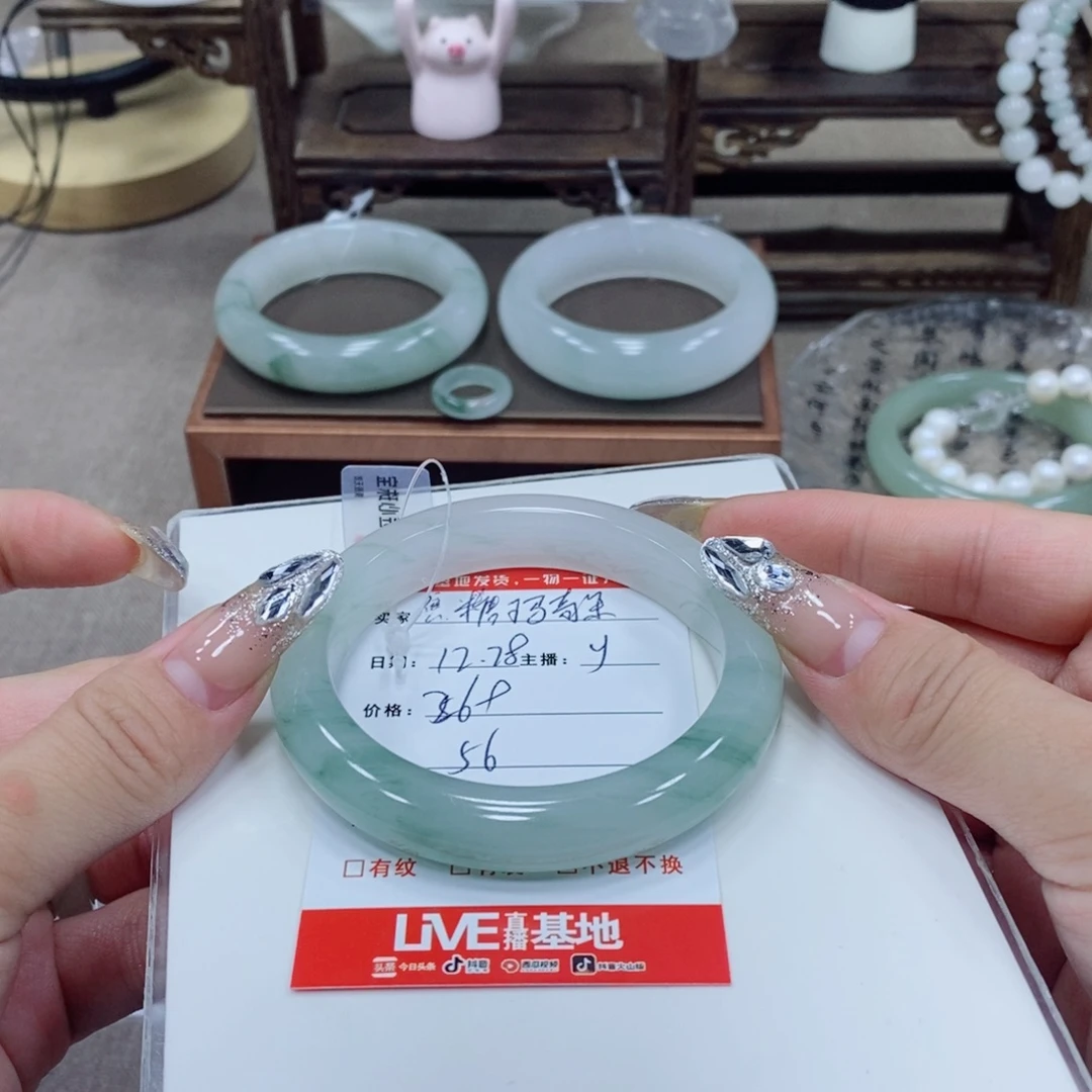 焦***朵石英质玉未镶嵌手镯