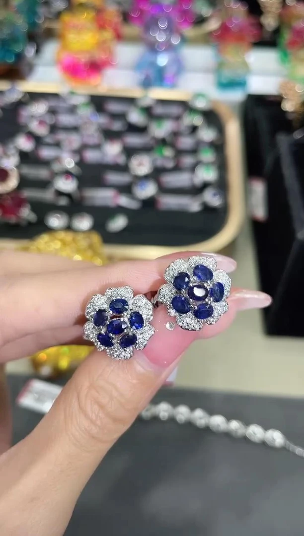 S925银镶嵌蓝宝石耳饰