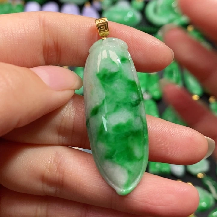 颈饰未镶嵌翡翠吊坠