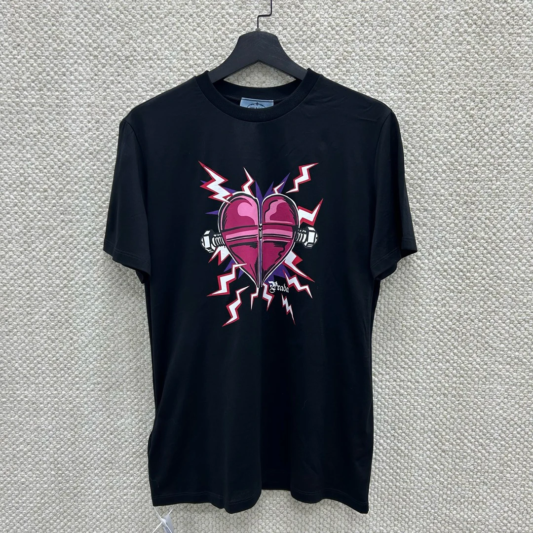 99新 Prada/普拉达 Prada 普拉达 爱心短袖 m码  99新  YS000548