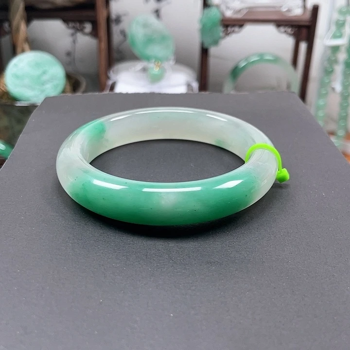 未镶嵌手镯石英质玉