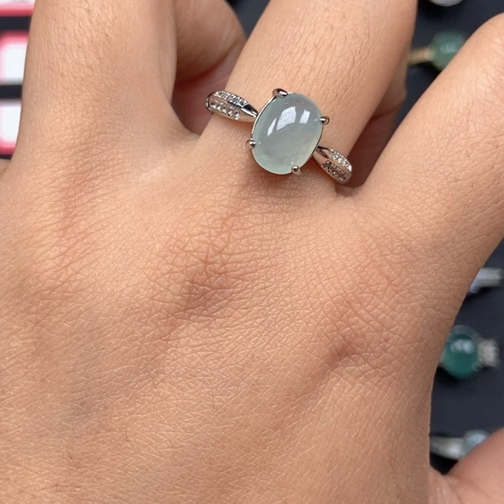 翡翠未镶嵌戒指戒指镶嵌有点斜