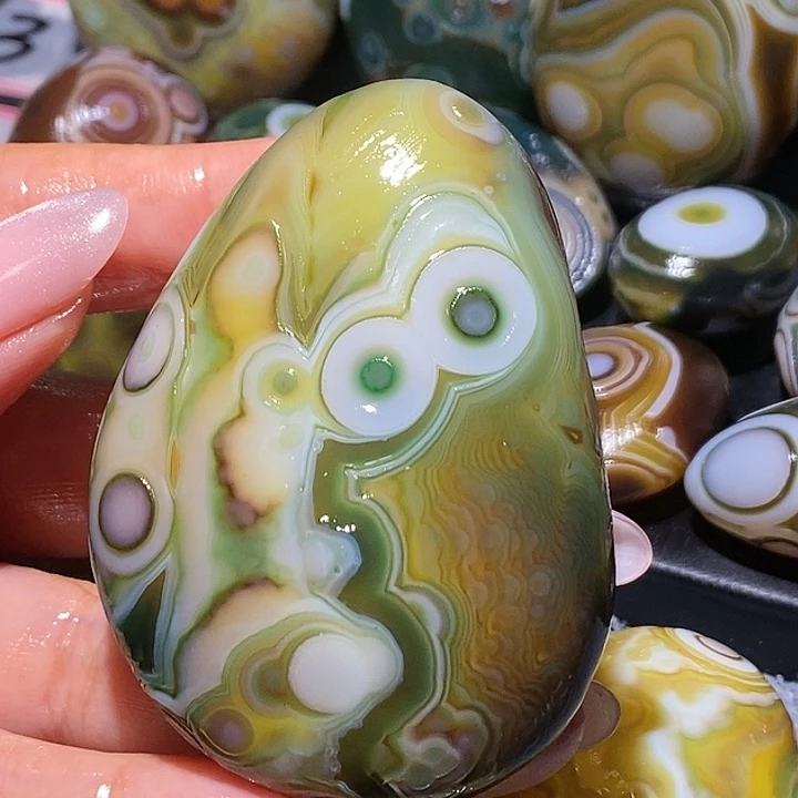 玛瑙/玉髓未镶嵌珠宝奇石70