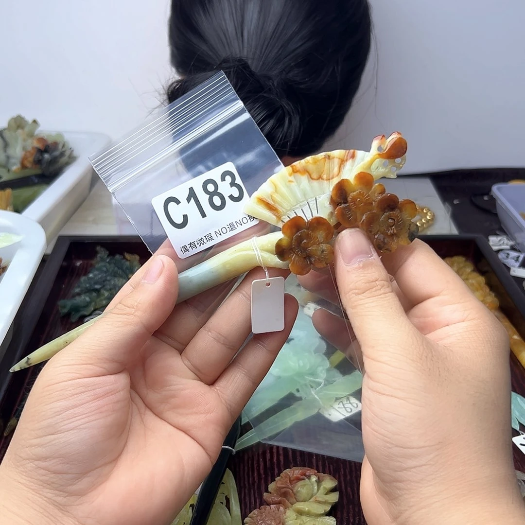 蛇纹石玉合金颈饰花**城