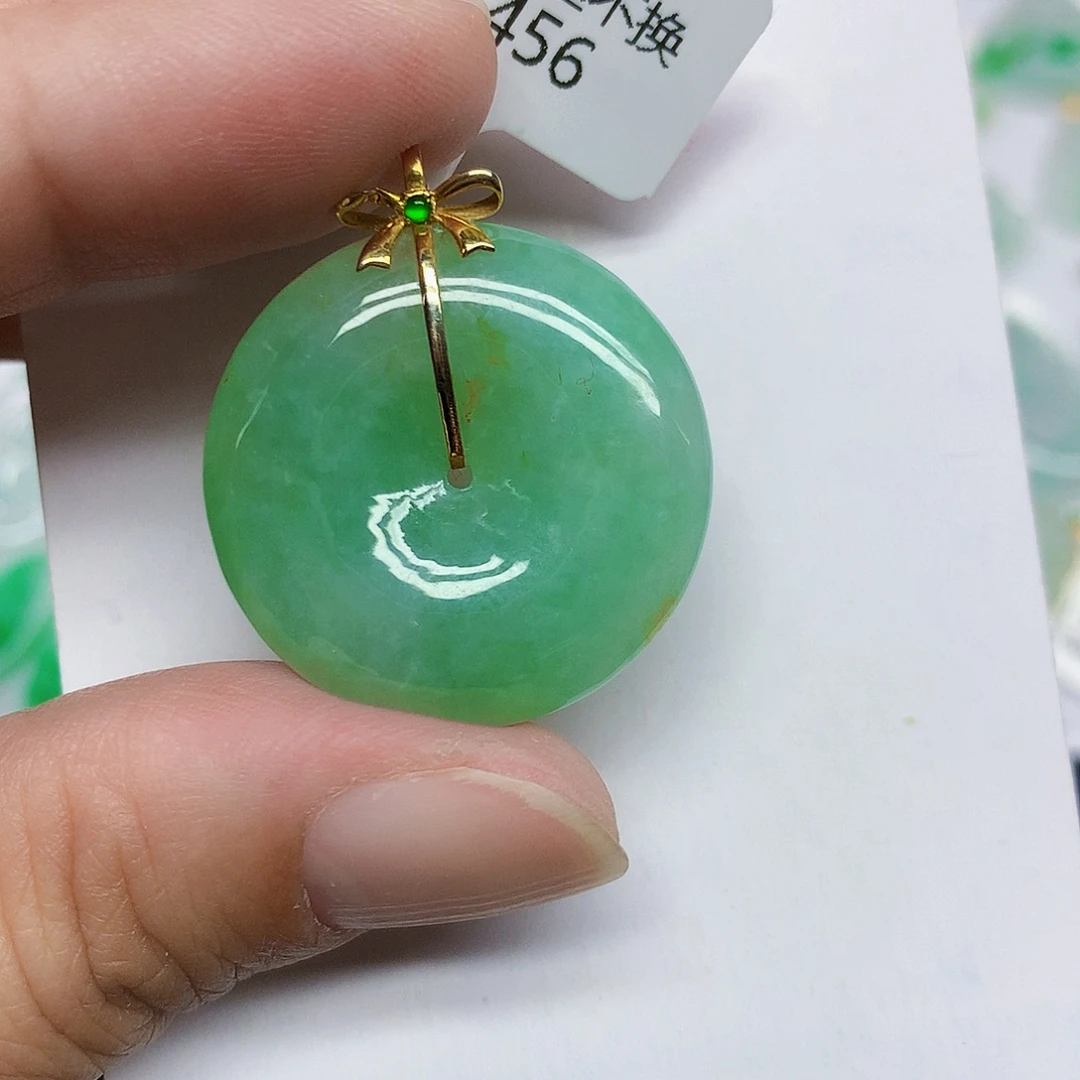 颈饰18K金镶嵌翡翠平安扣