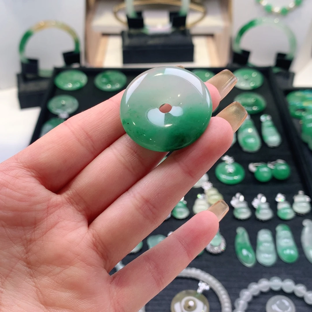 石英质玉未镶嵌颈饰