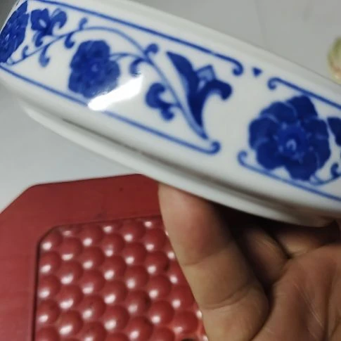 瓷片瓷片，各种摆件，均有瑕疵。沙锅！