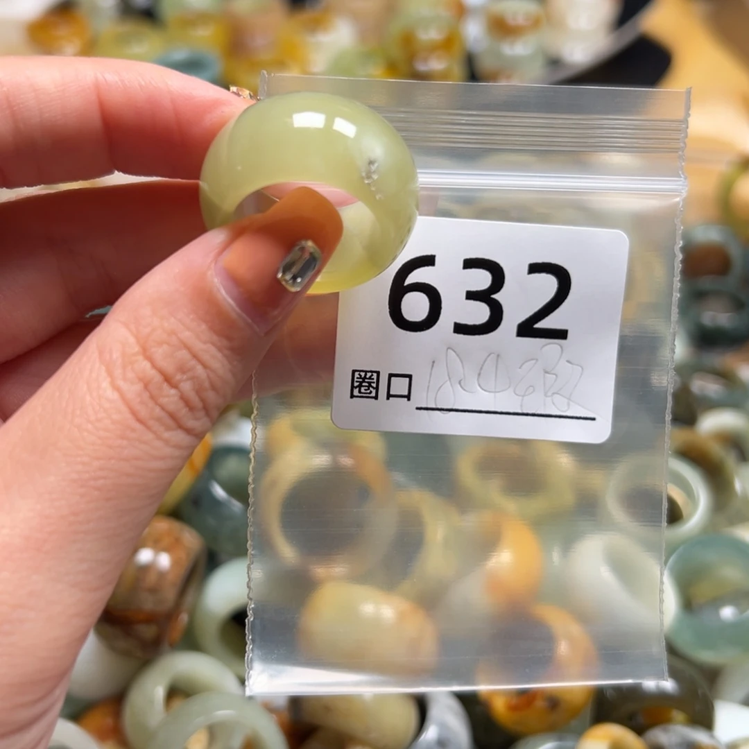 ****翡蛇纹石玉未镶嵌戒指
