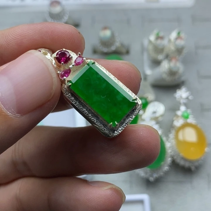 未镶嵌定制翡翠正阳绿17.2mm