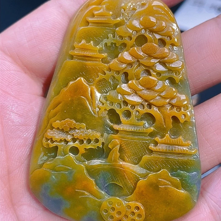 颈饰未镶嵌翡翠阿**哥