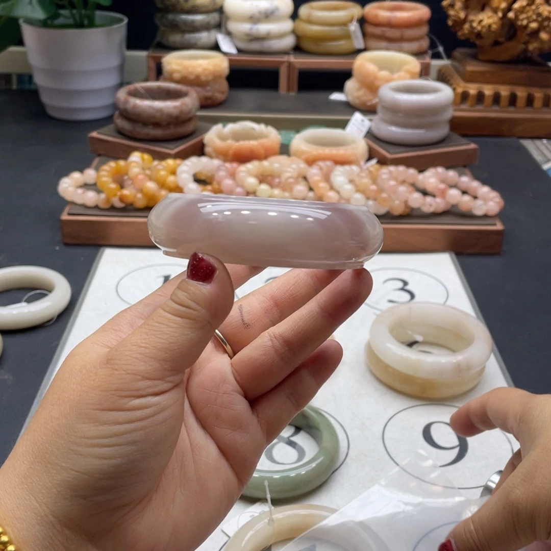 有***猫石英岩玉未镶嵌手镯