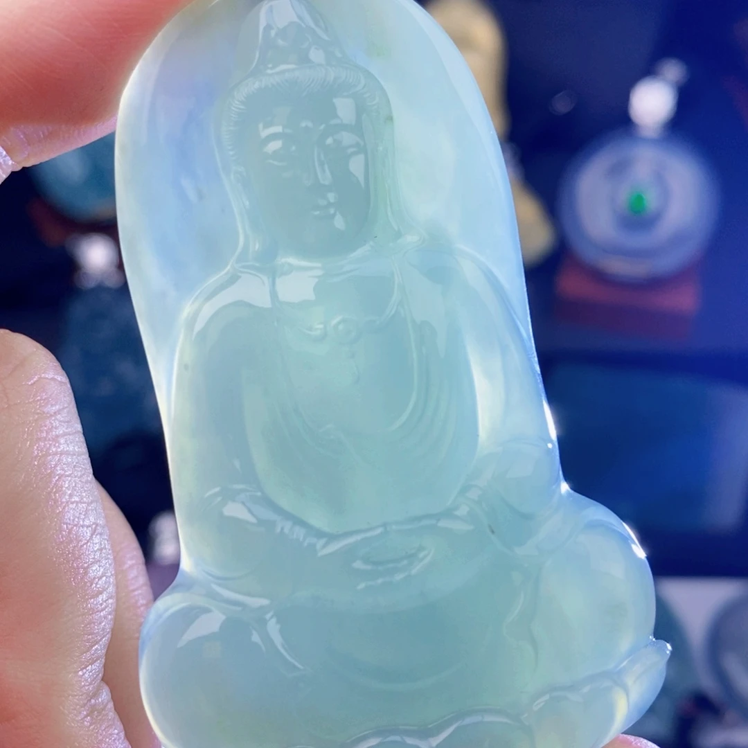 颈饰18K金镶嵌翡翠观音