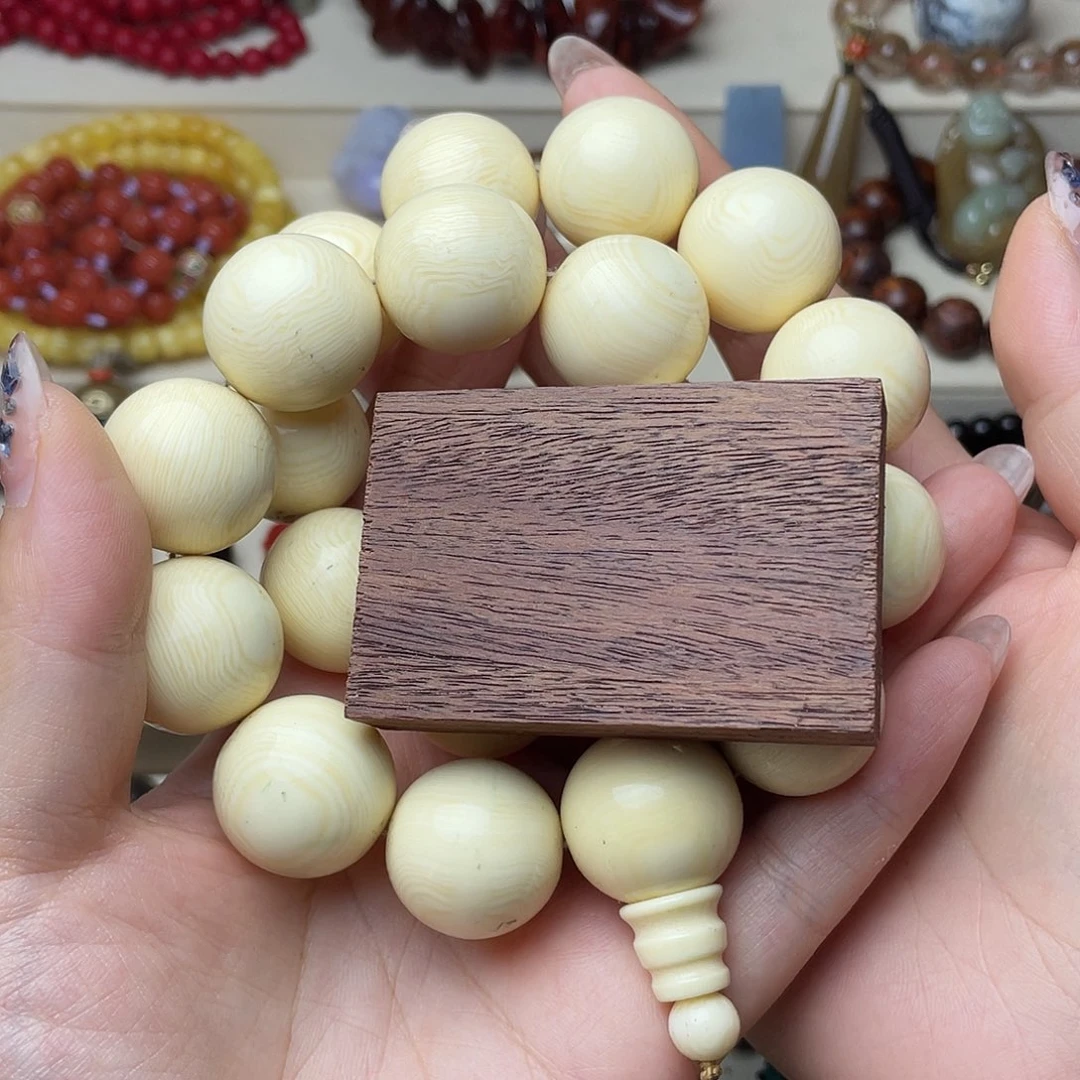 大叶紫檀（黑酸枝木类）