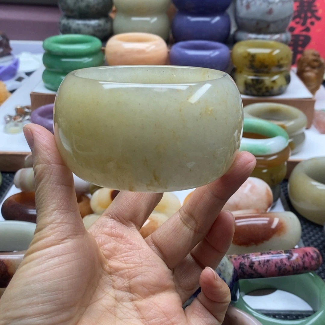 重***华石英岩玉未镶嵌手镯