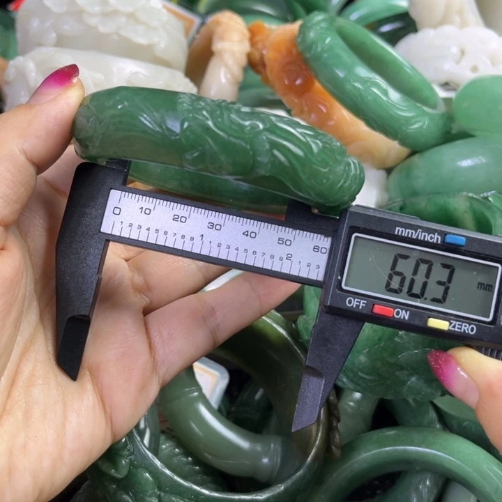 A****石英质玉未镶嵌手镯