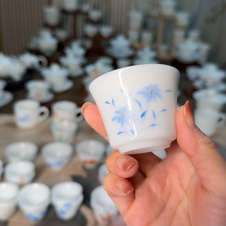 璞玉釉上彩马蹄杯一个