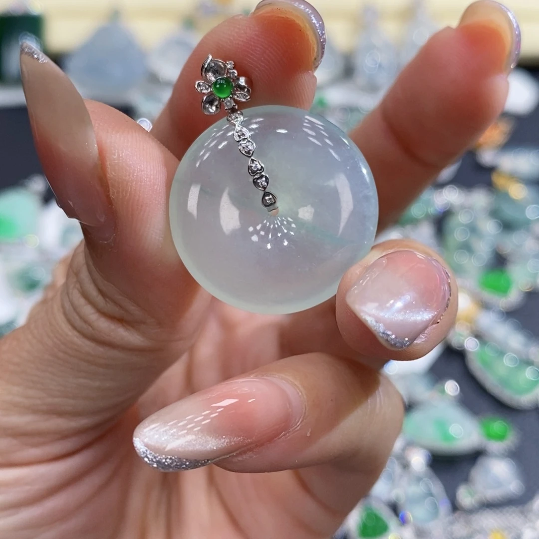 翡翠18K金镶嵌颈饰