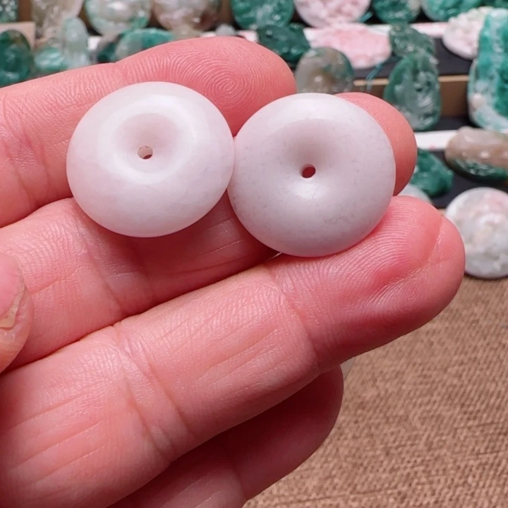 独山玉未镶嵌颈饰