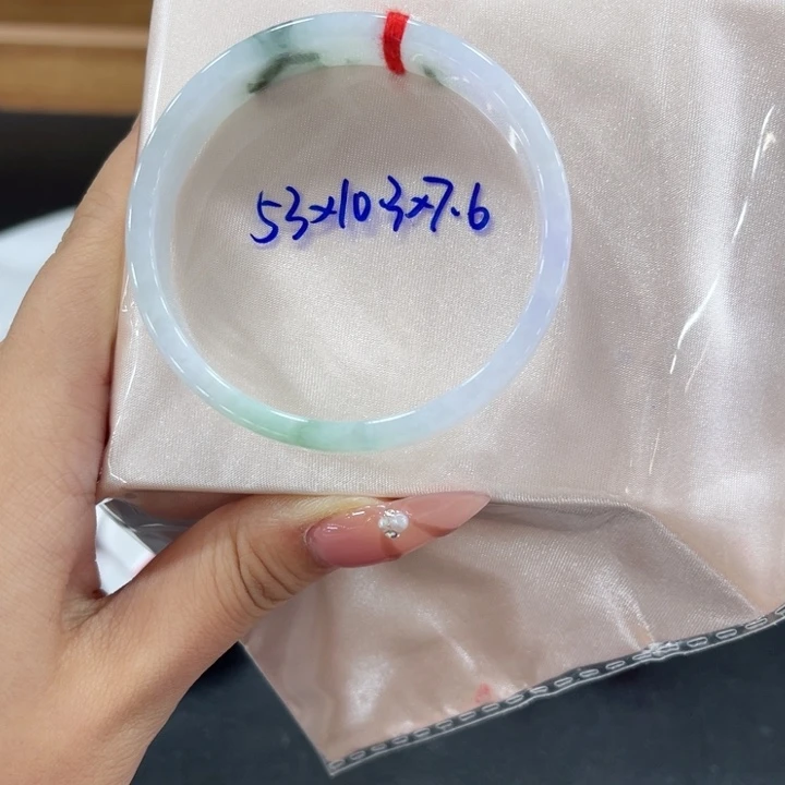 翡翠手镯未镶嵌翡翠