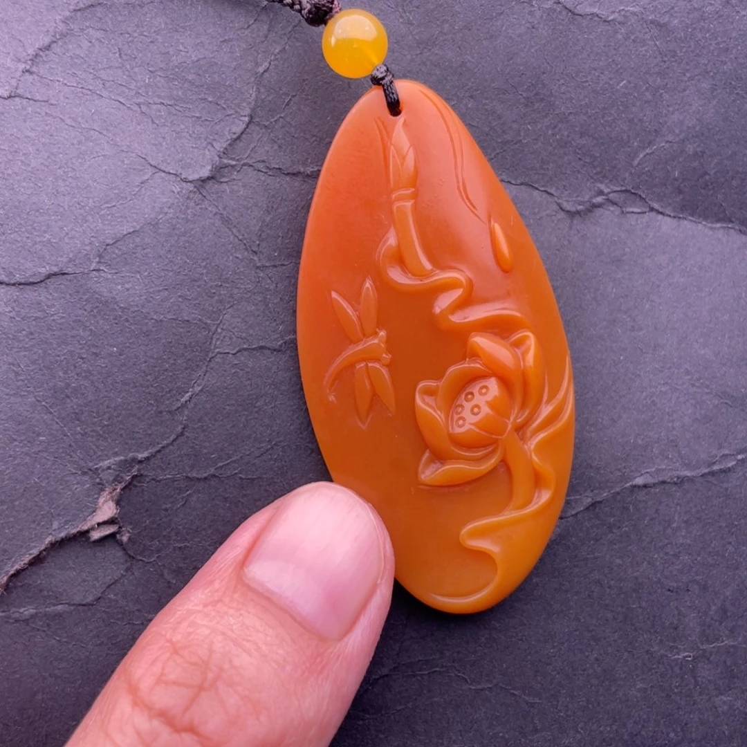 吉***意未镶嵌黄蜡石挂件石英质玉