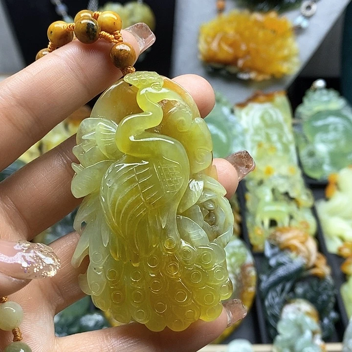 蛇纹石玉挂件未镶嵌