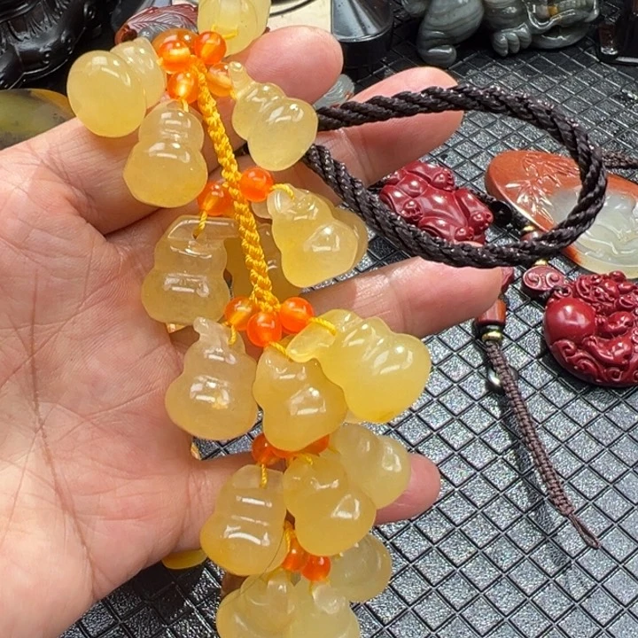 石英质玉（黄龙玉）颈饰未镶嵌