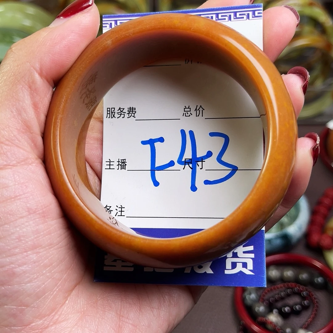 温***夏蛇纹石玉未镶嵌颈饰