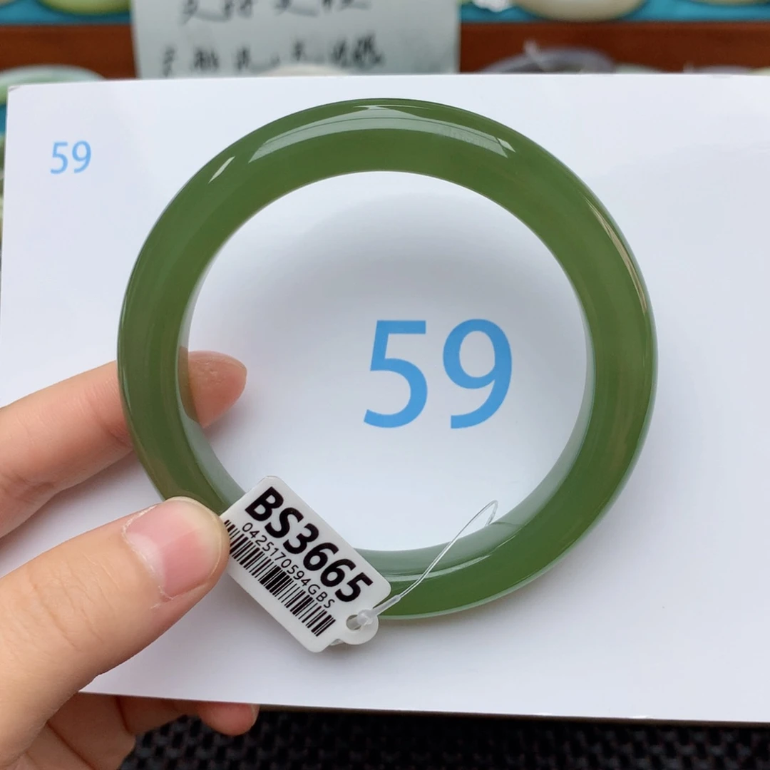 茉***灵和田玉手镯未镶嵌