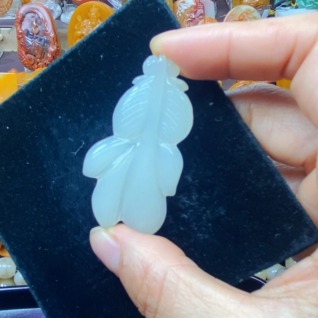 石英质玉（黄龙玉）未镶嵌颈饰