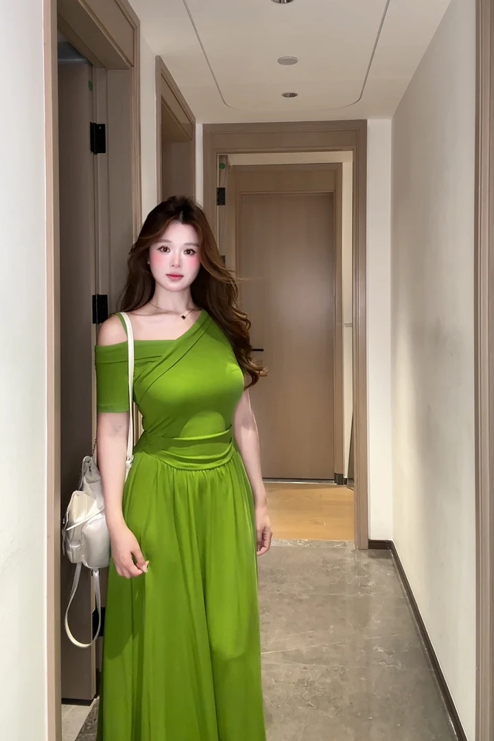 【少量现现】胖MM赫本风短袖连衣裙子女斜肩吊带纯欲收腰气质长裙