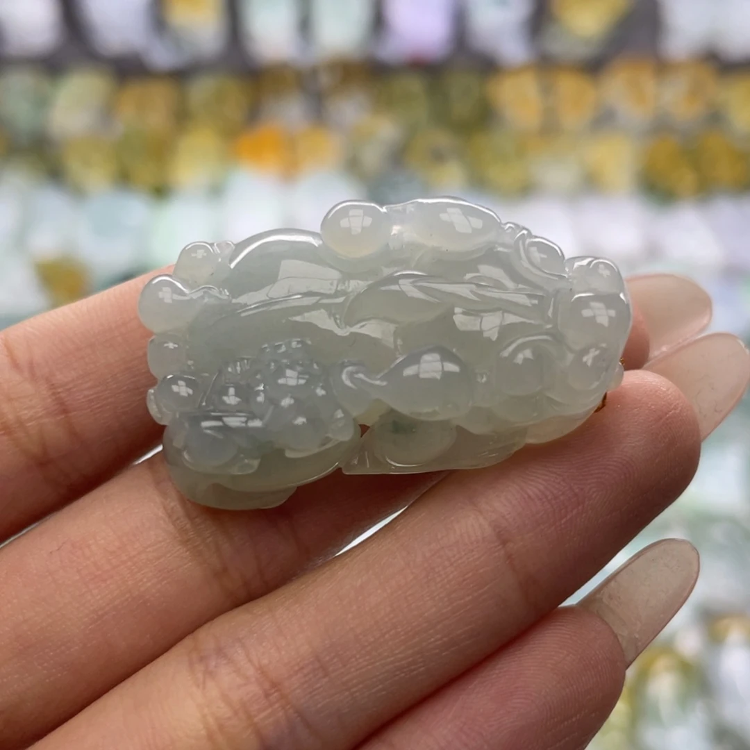 翡翠未镶嵌颈饰貔貅