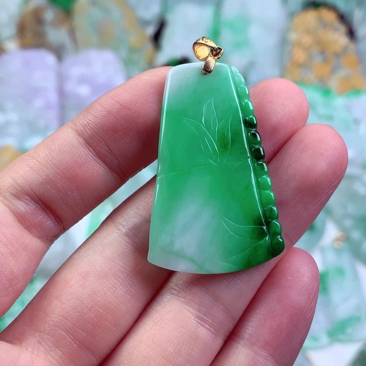 朱***子吊坠(不含链)未镶嵌翡翠