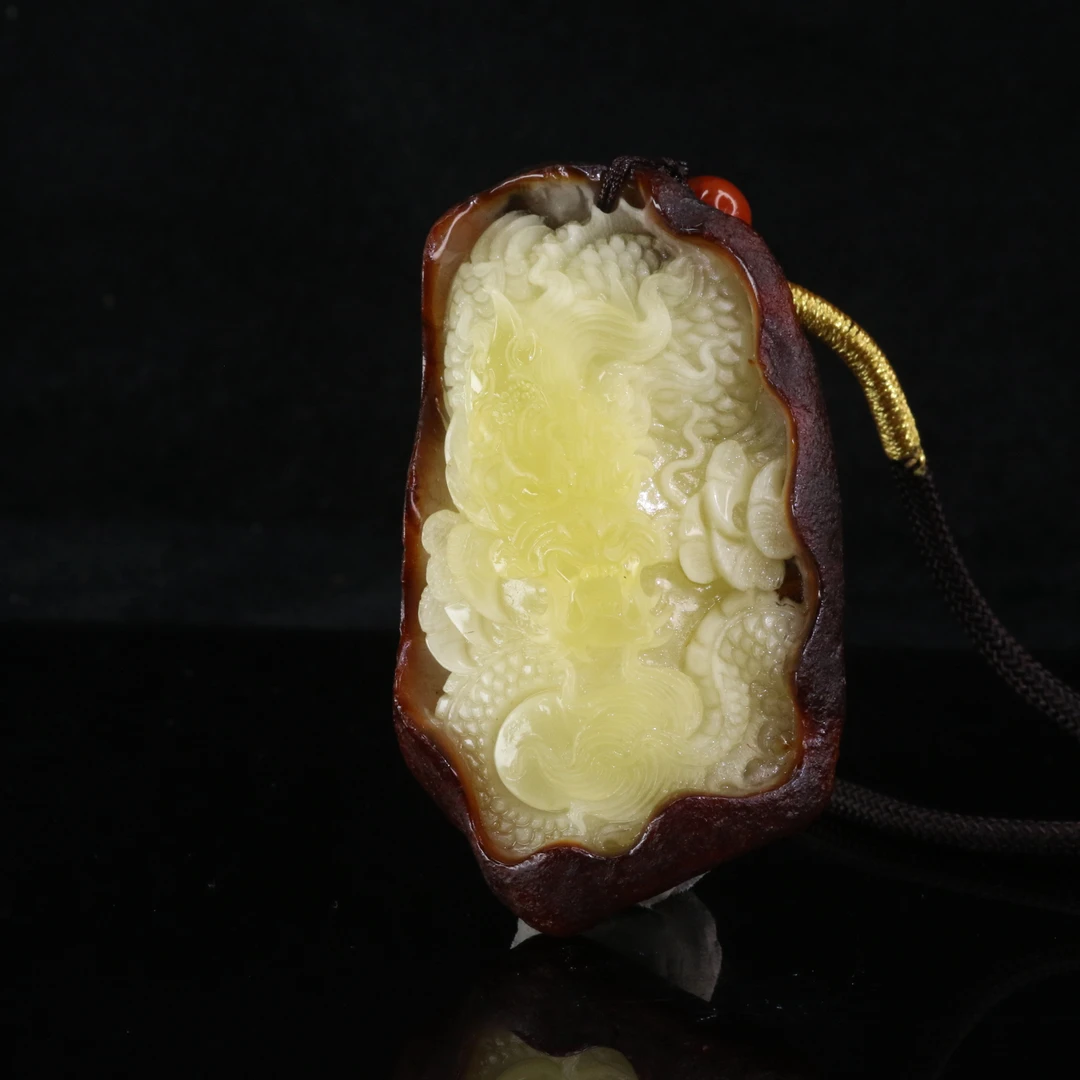 39天然琥珀（蜜蜡）原皮龙牌吊坠/800316北京中保拍卖