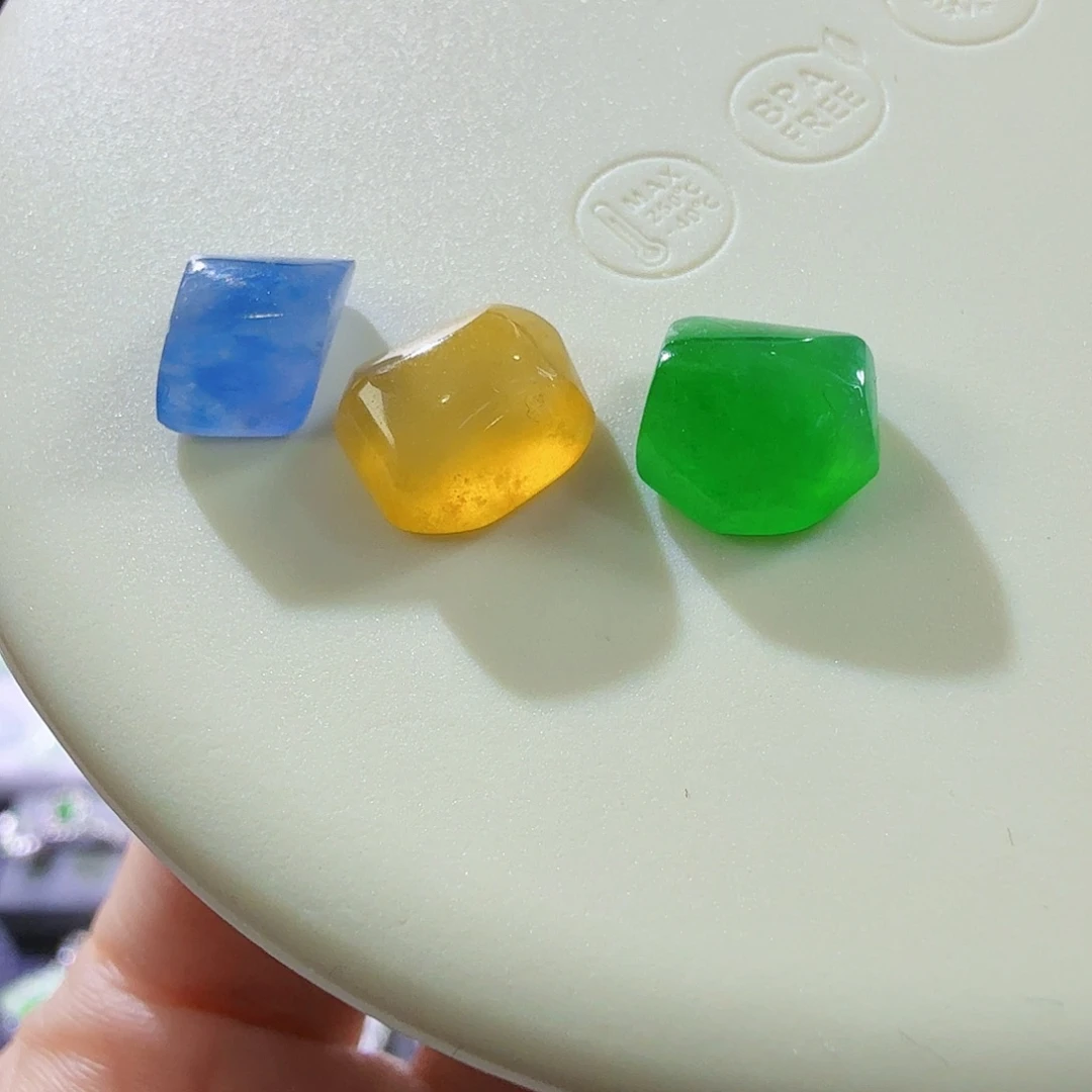 翡翠未镶嵌颈饰随行3颗