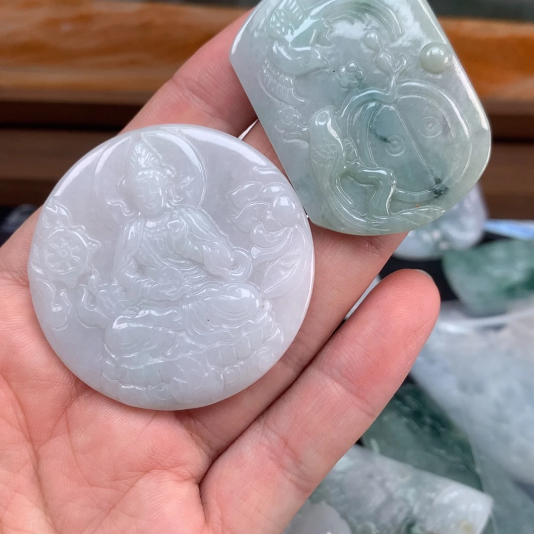 翡翠未镶嵌颈饰福利说