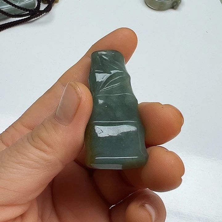 翡翠未镶嵌吊坠(不含链)大*