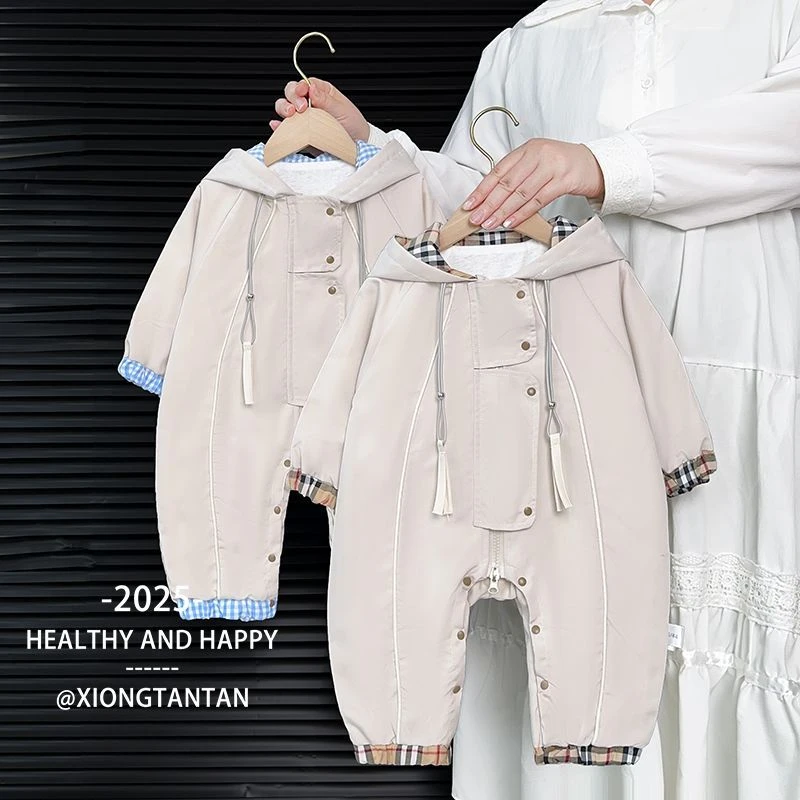 初秋婴儿衣服宝宝连体衣秋装2025新款时髦洋气婴幼儿冲锋衣外出服