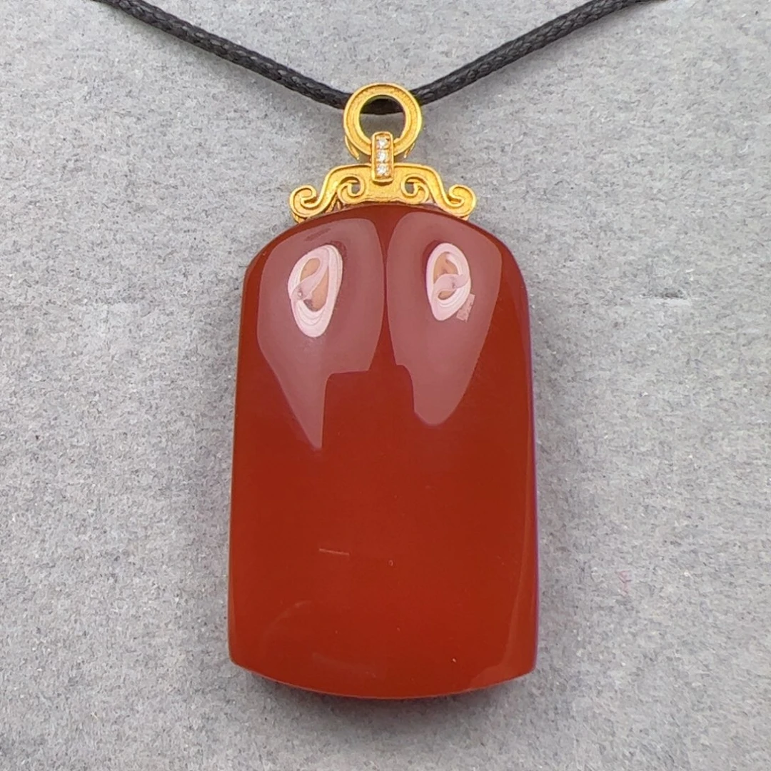 18K金镶嵌吊坠南红玛瑙