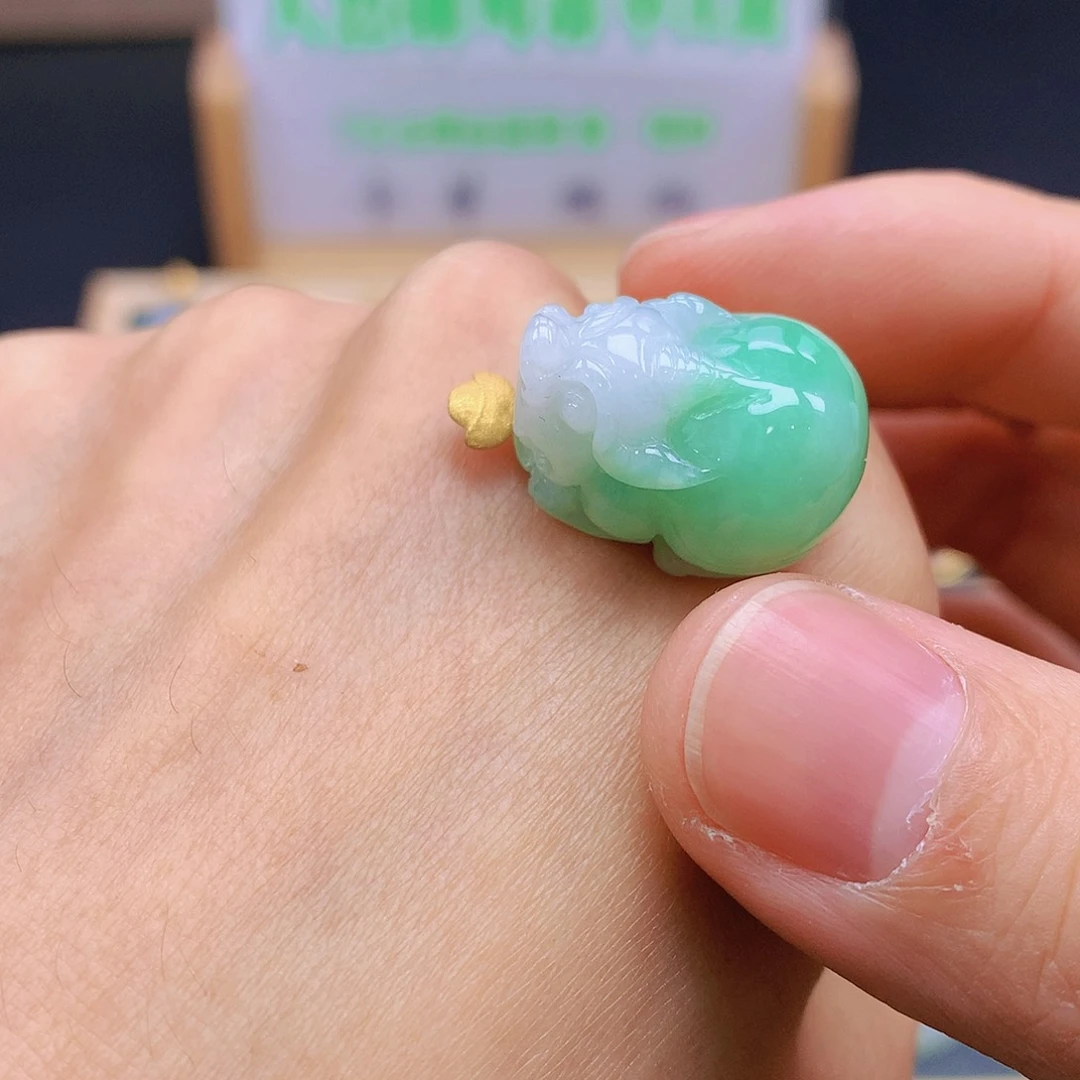 翡翠18K金镶嵌颈饰翡翠