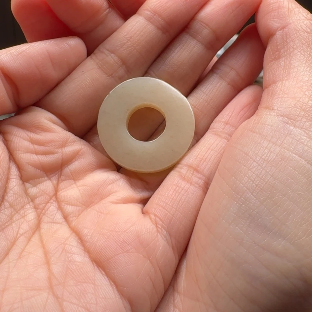 和田玉颈饰未镶嵌弥****?