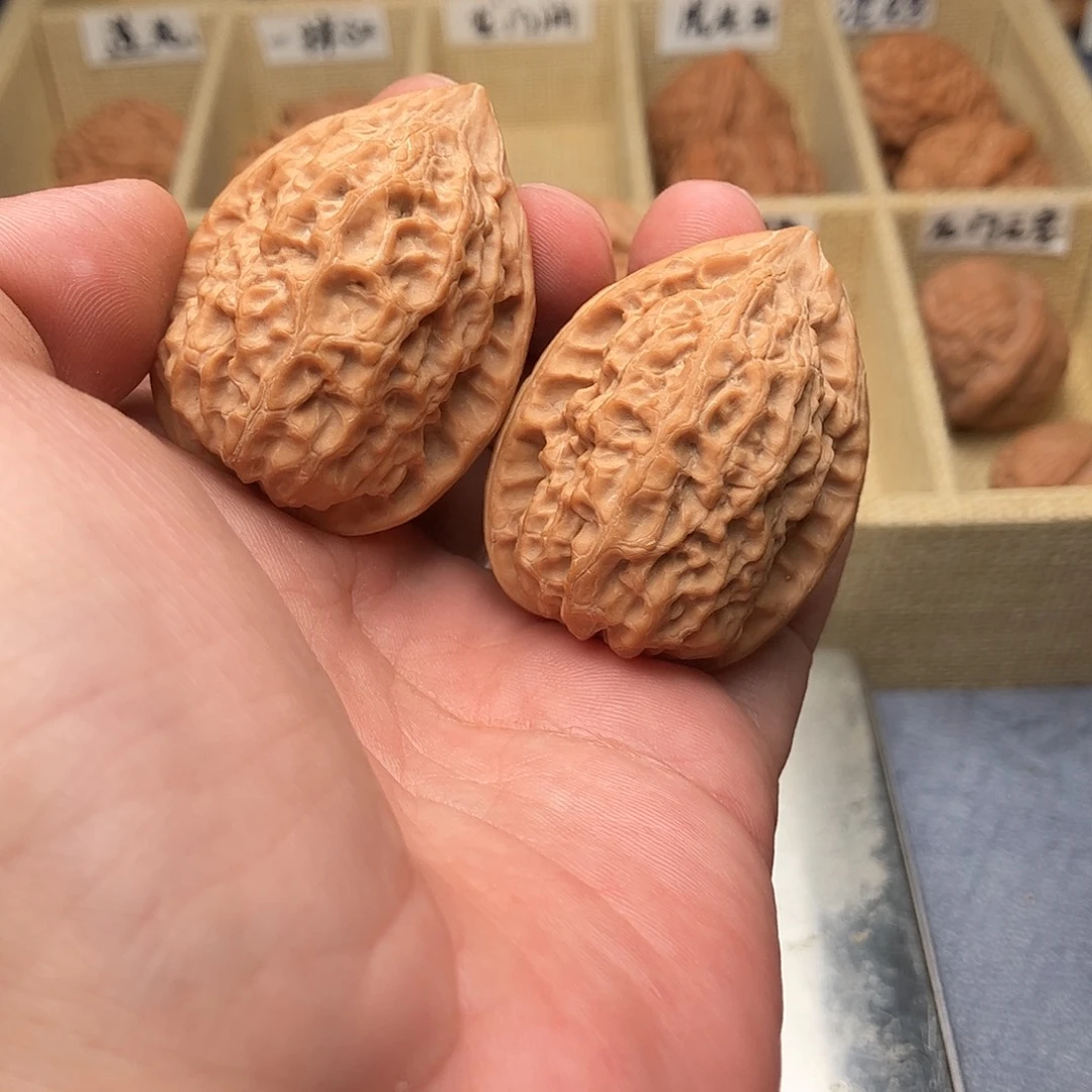J***e文玩核桃把件沈鸡