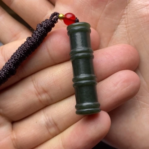 小***提和田玉未镶嵌颈饰