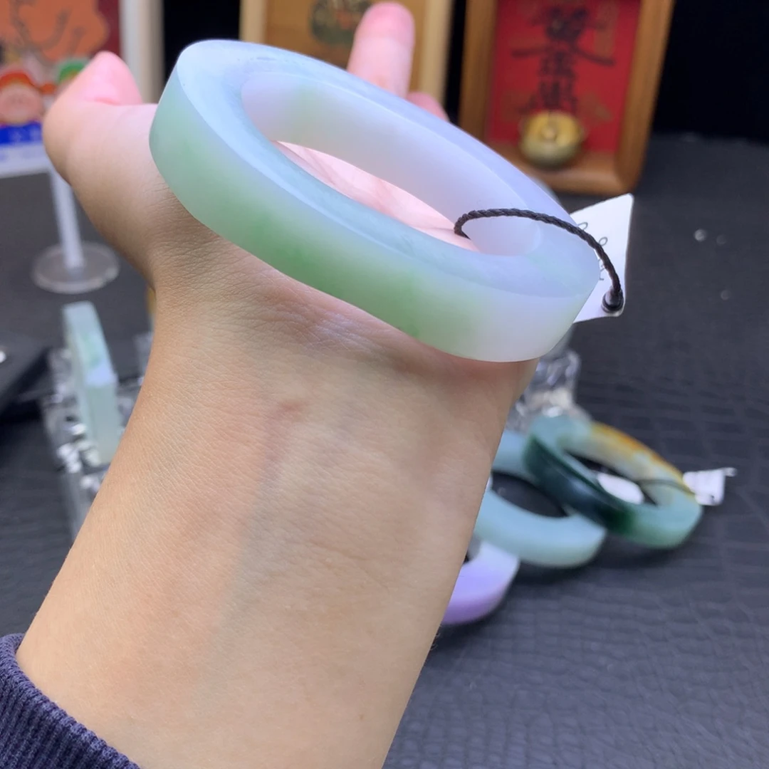 定制翡翠未镶嵌翡翠手镯