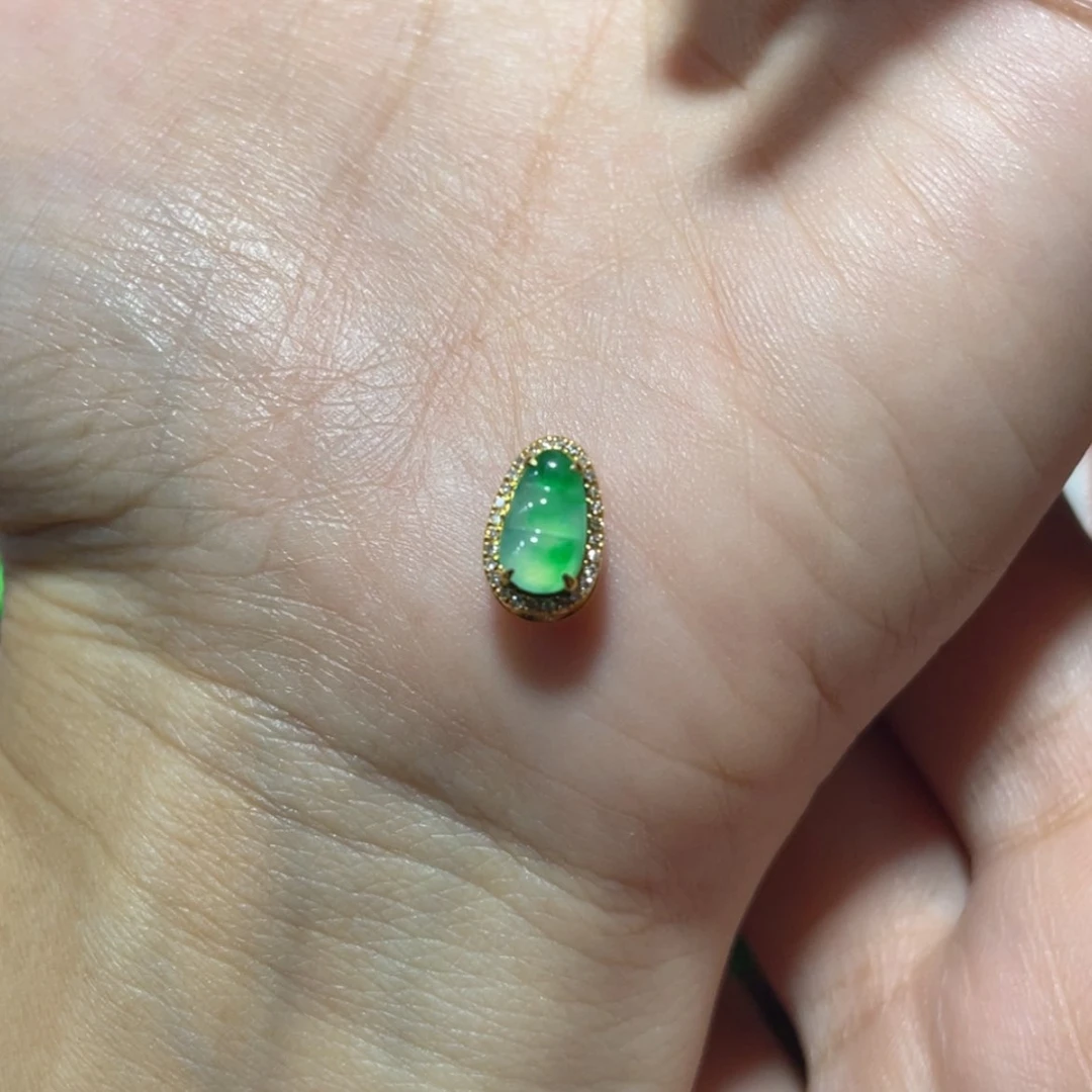 【闪购商品】颈饰18K金镶嵌翡翠