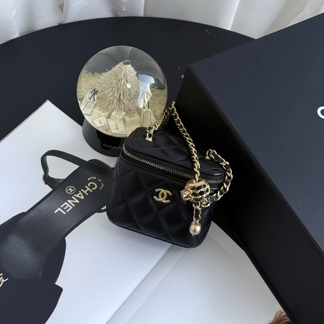 95新 Chanel/香奈儿 香奈儿黑金核桃球小盒子斜挎包 31开带卡