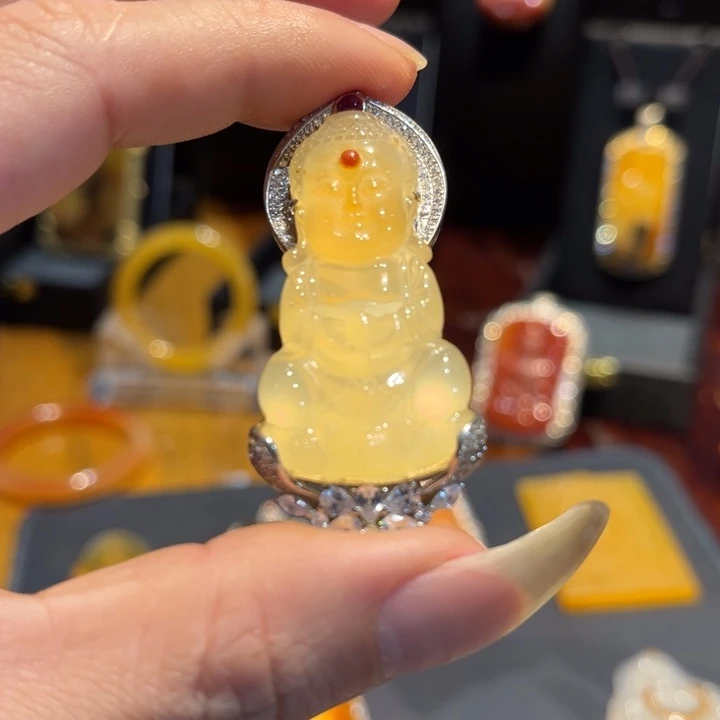 未镶嵌石英质玉（黄龙玉）颈饰