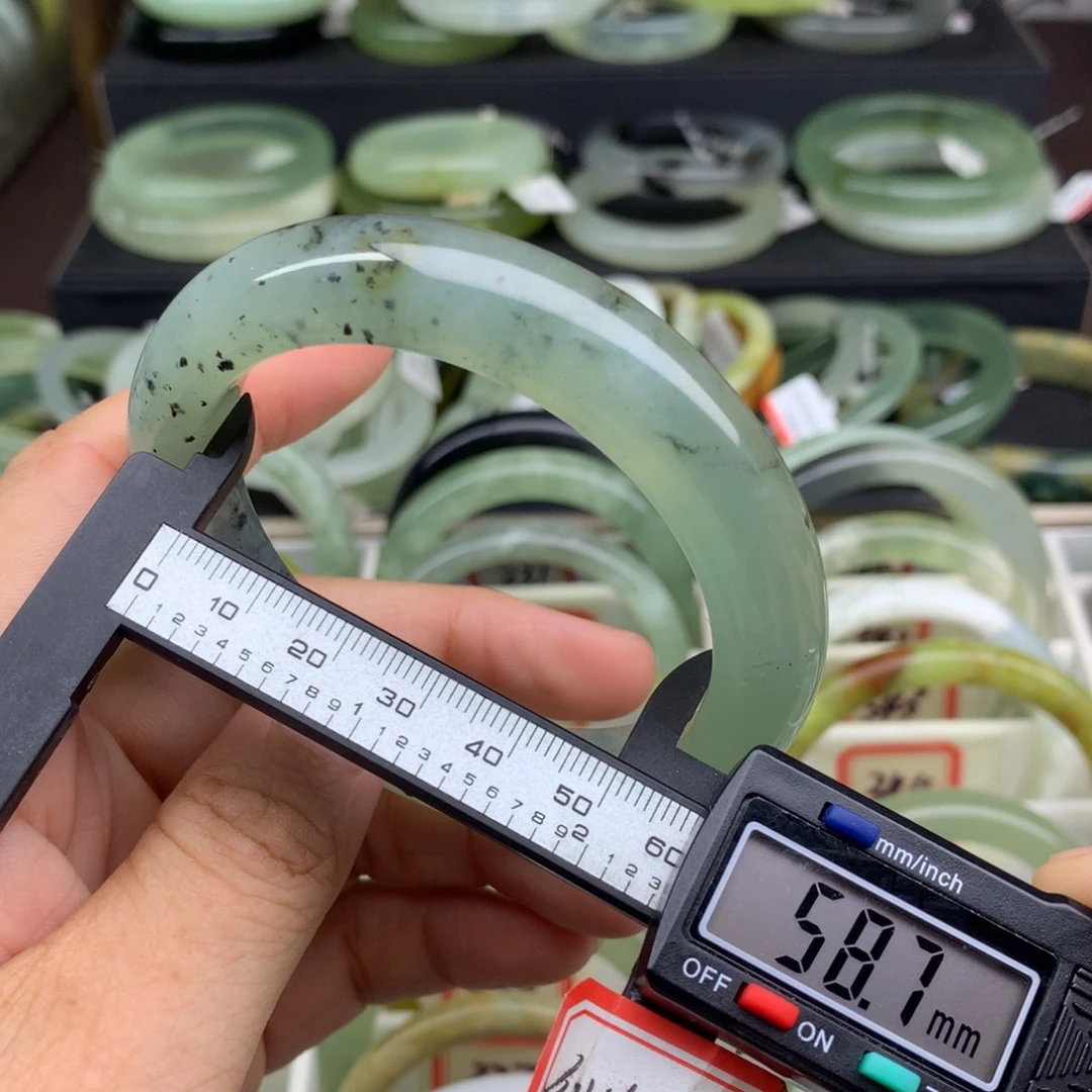 蛇纹石玉未镶嵌手镯336
